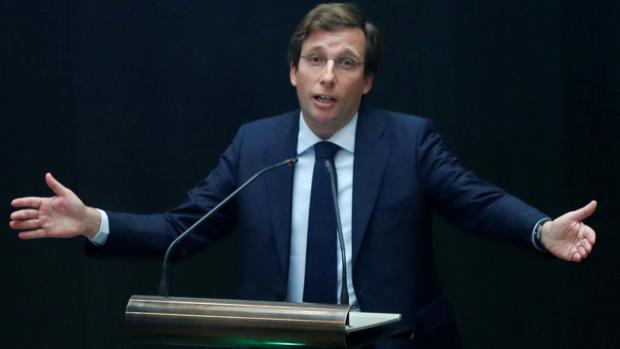 El recado de Almeida a Montero: «Por primera vez en la historia no hubo ningún voto en contra de las cuentas municipales»