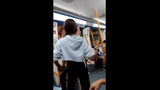 Agresión racista en el Metro: escupen e insultan a una pareja al grito de «¡Panchito de mierda!»