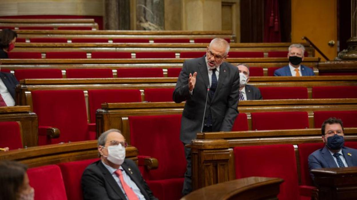 El líder de Cs en Cataluña, Carlos Carrizaosa, en el Parlament