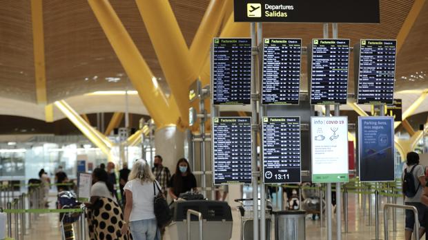 Aguado insiste en la necesidad de que se realicen pruebas PCR en Barajas