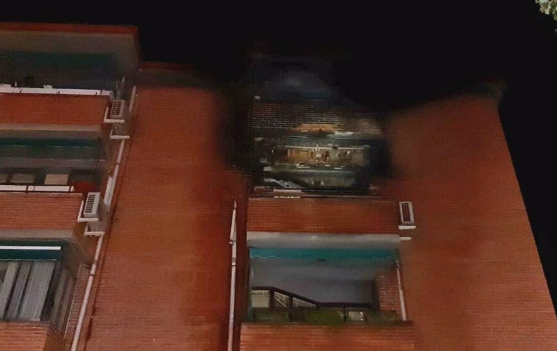 Edifico desalojado por el incendio provocado por el vecino del tercer piso