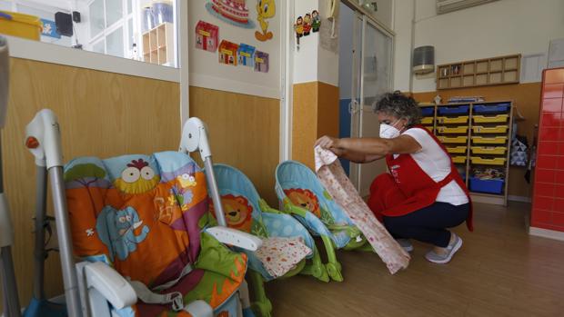 Cierran un aula de 12 niños en una guardería de Burgos tras el positivo de la profesora