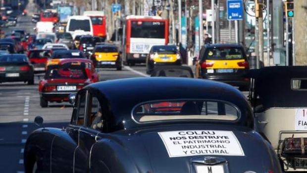 Colau reactiva este martes el veto al coche contaminante en Barcelona pese al Covid