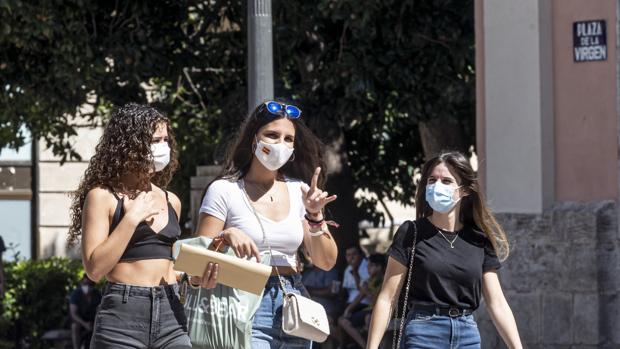 Becas Valencia: la Generalitat convoca ayudas de 500 euros al mes para preparar oposiciones