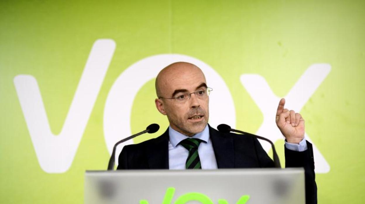 El portavoz de Vox, Jorge Buxadé, esta mañana en la sede de esta formación política