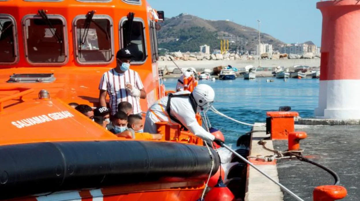 Rescatados más de medio centenar de inmigrantes en aguas de Canarias y Palma de Mallorca