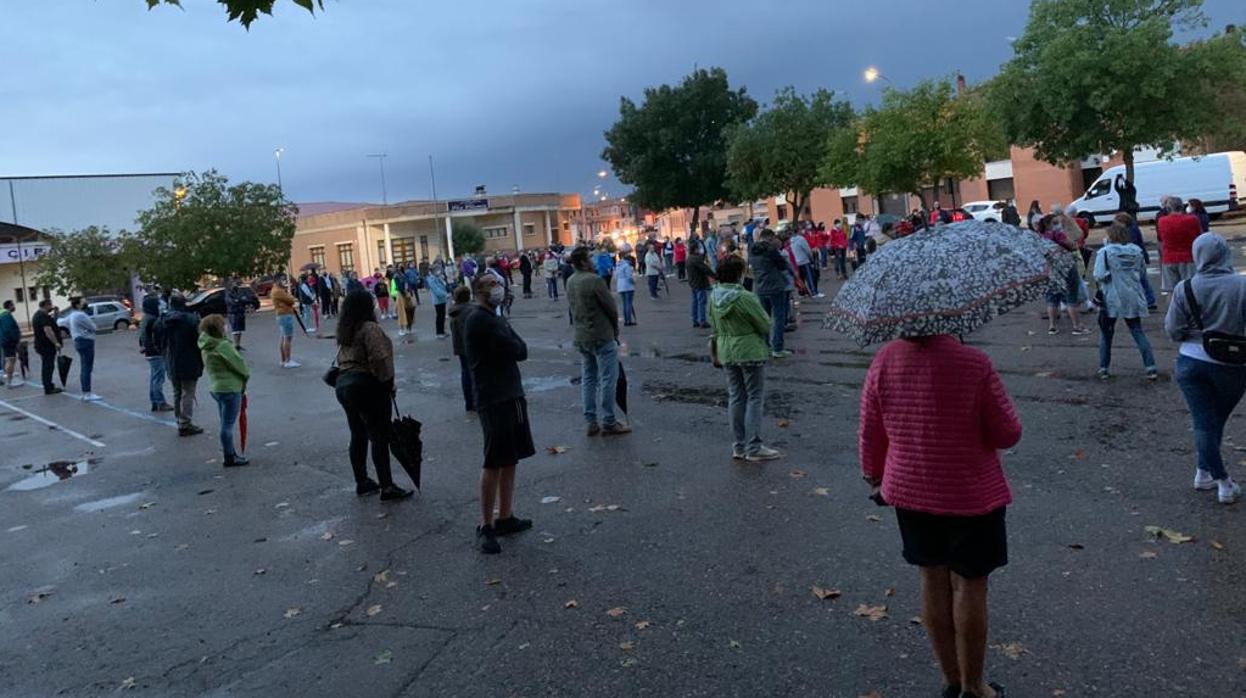 Vecinos y comerciantes de Íscar (en la imagen) y de Pedrajas, se manifestaron ayer contra el confinamiento