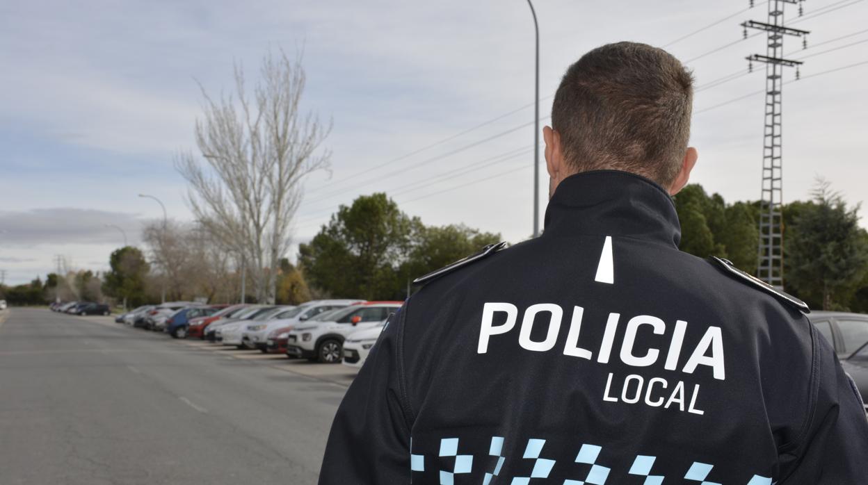 Un agente de la Policía local de Toledo