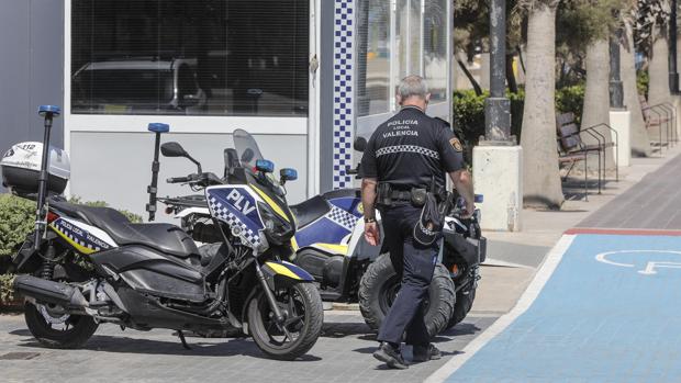 Detienen por tentativa de atentado a un hombre que pretendía acuchillar a los policías de una comisaría en Valencia