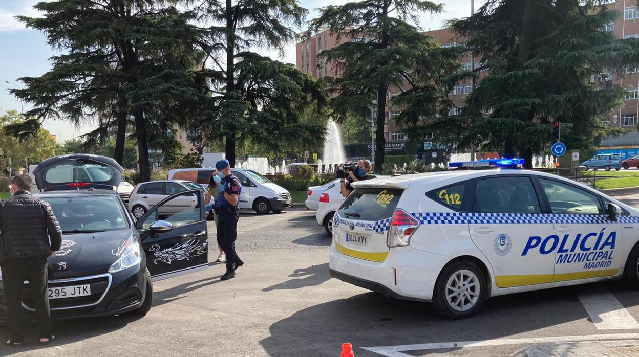 Control de la Policía Municipal, este martes, en la Plaza Elíptica