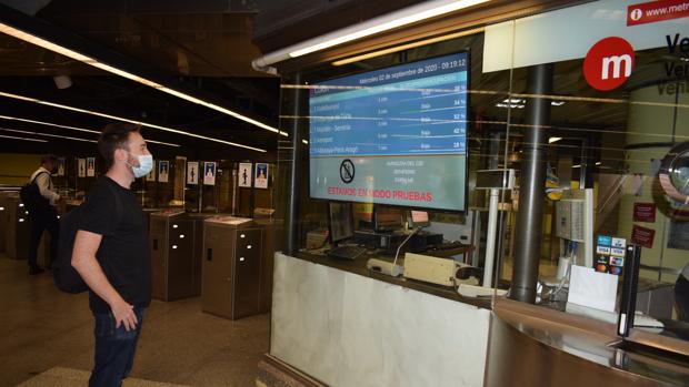 Coronavirus en Valencia: instalan pantallas en las estaciones de metro para informar del aforo de los trenes