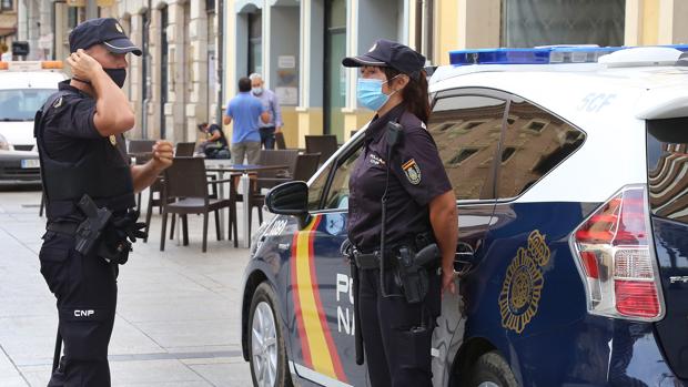 Arrestado tras ser identificado en un vídeo de internet mientras amenazaba a un hombre con una navaja