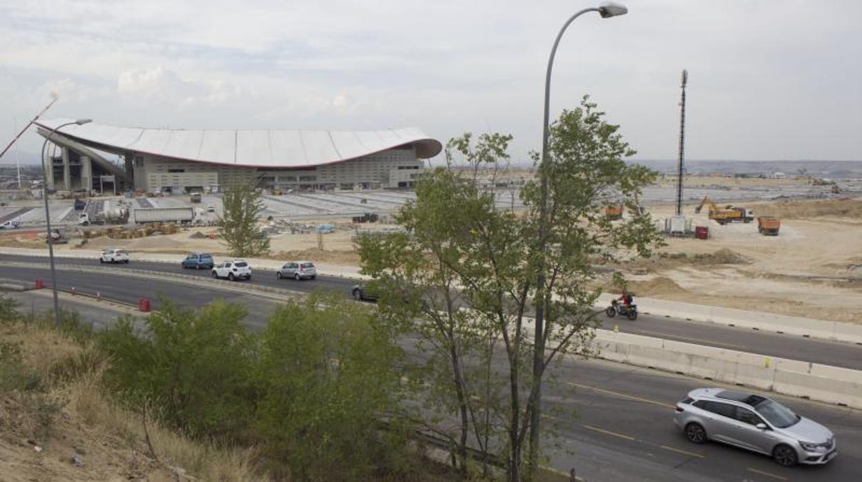 El estadio Wanda Metropolitano desde el acceso de la M-40