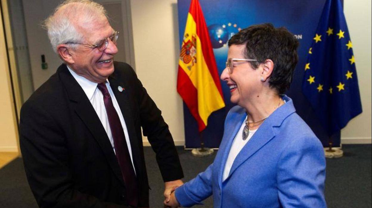 Borrell y Laya, durante un encuentro en Bruselas