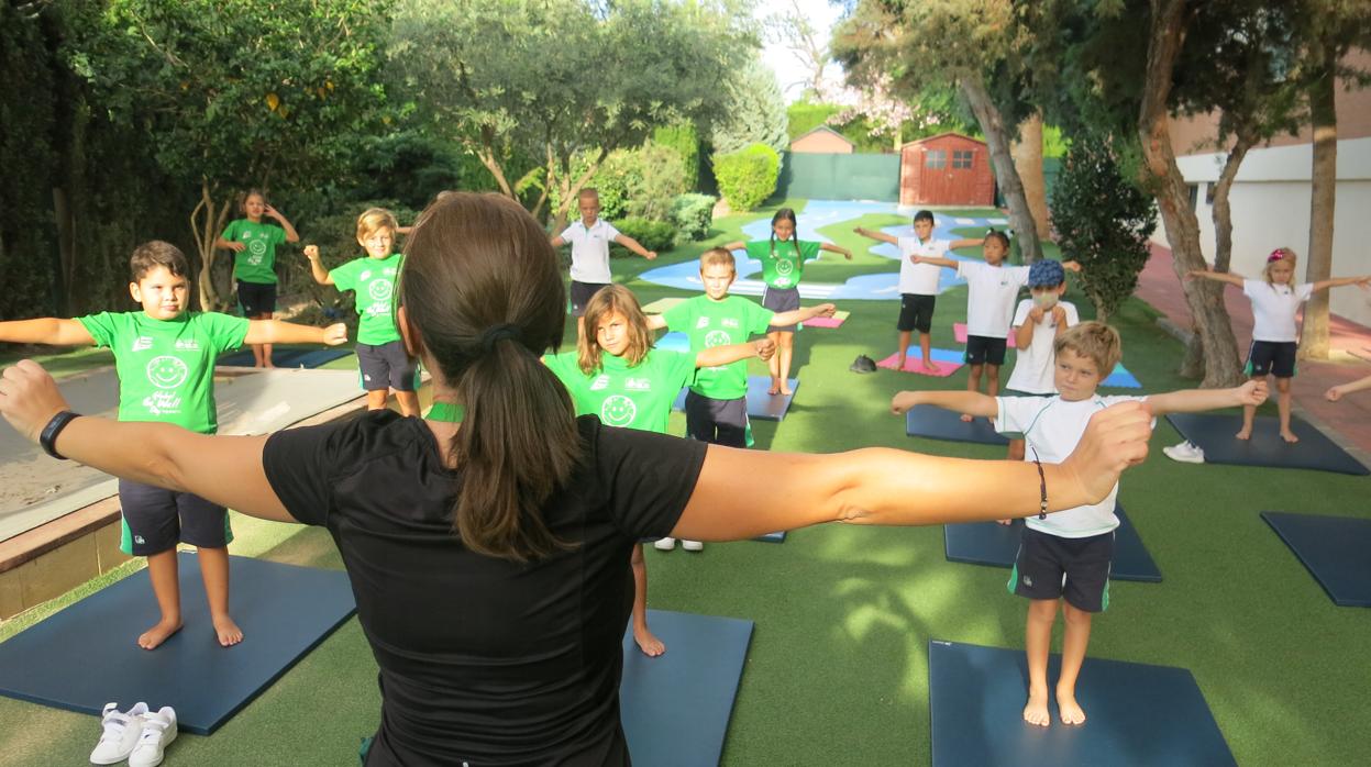 Alumnos de ELIS Villamartín durante las actividades del Be Well Day