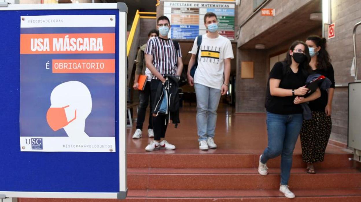 Estudiantes en la facultad de Matemáticas