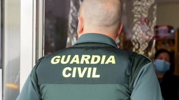 Detenido un hombre en El Espinar (Segovia) por golpear a su expareja y apuñalar al novio de ésta