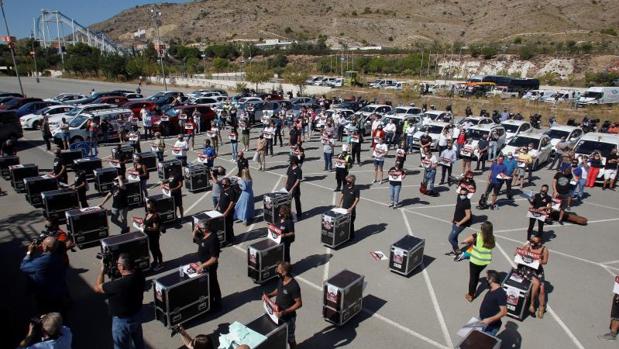 Una caravana de 700 vehículos protesta en Benidorm para exigir medidas al Gobierno frente al coronavirus