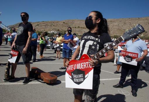 La protesta se ha desarrollado también con música