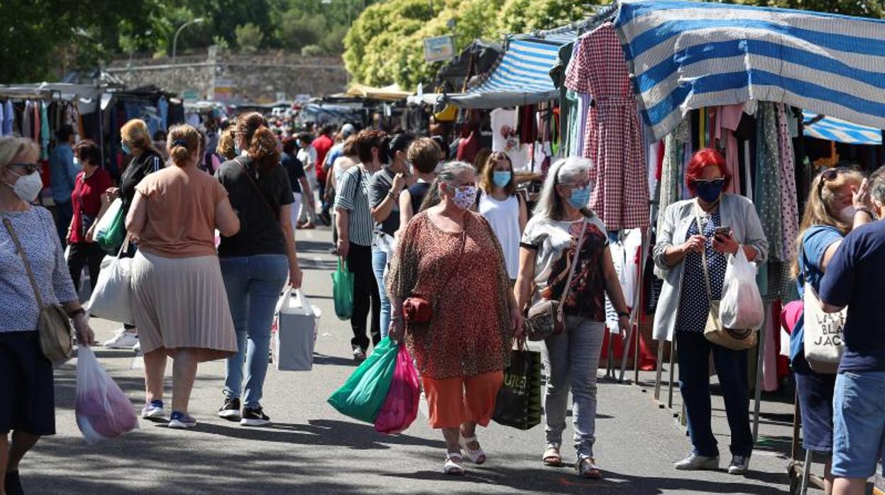 Tradicional mercadillo en Toledo, también llamado «martes» por ser ese día de la semana cuando se celebra