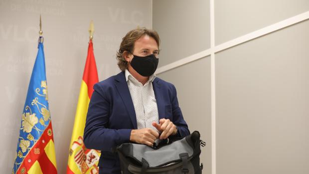 Grezzi destituye al gerente de la EMT de Valencia un año después de la estafa de los cuatro millones de euros