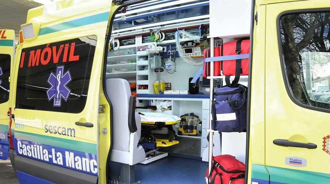 Ambulacia del Sescam en la que ha sido trasladado el trabajador herido en Tarancón