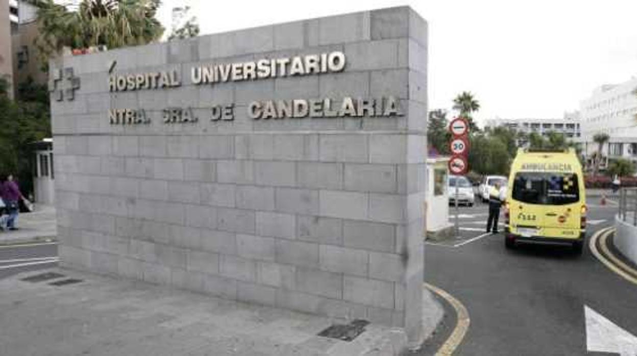 Entrada del Hospital de La Candelaria, en Santa Cruz de Tenerife