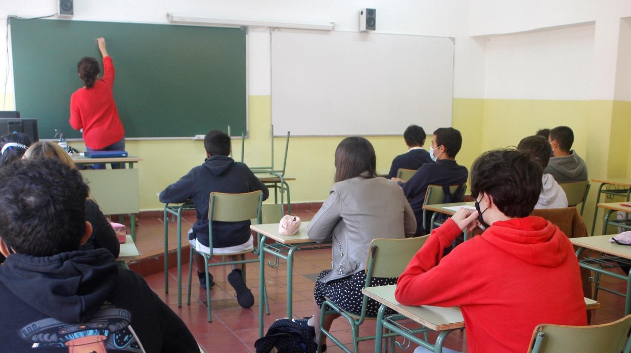 Alumnos en un instituto en el curso actual