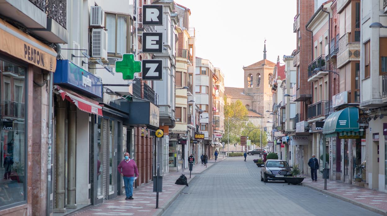 Calle de Medina del Campo, una de las localidades vallisoletanas que permanece confinada