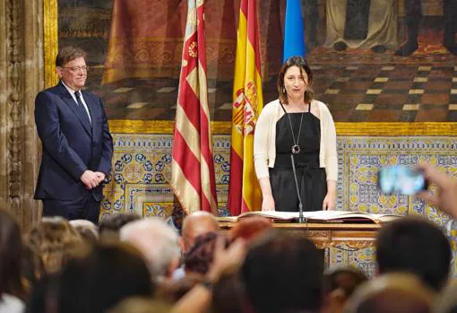 Imagen de la consellera Rosa Pérez Garijo jurando su cargo en junio de 2019