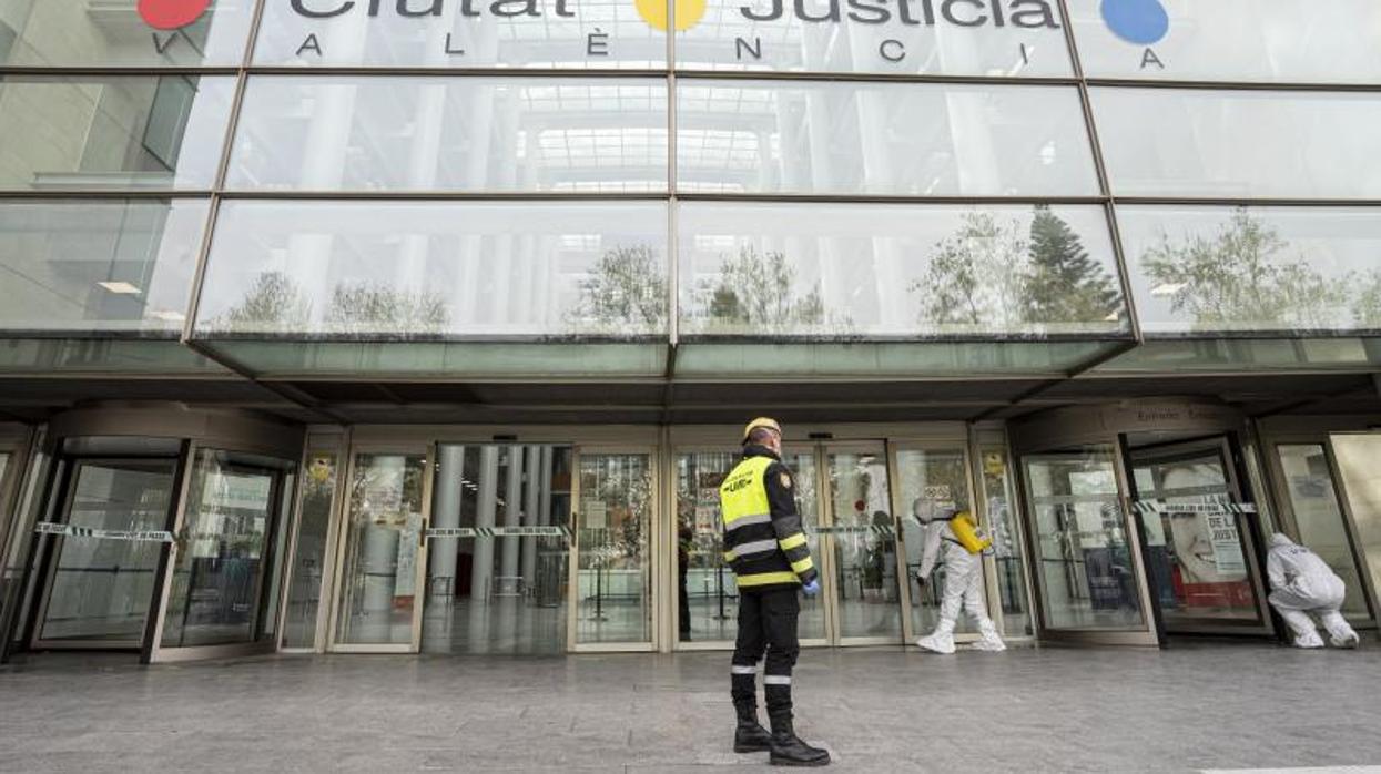 Entrada a la Ciudad de la Justicia en Valencia