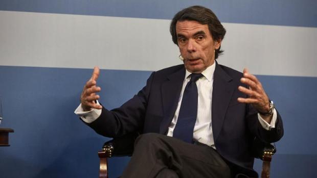 Aznar espanta los complejos del PP y pide votar «no» a la moción de Vox
