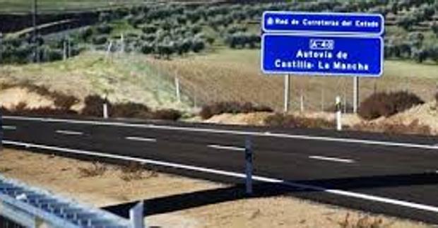 Se reabre la A-40 en Noblejas tras el vuelco de un camión con animales