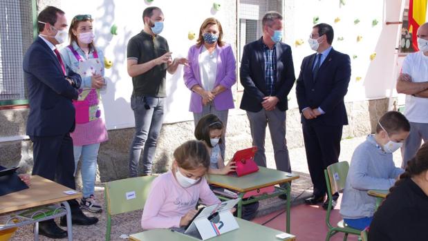 «Abrir una escuela rural es atraer población y fijarla al territorio»