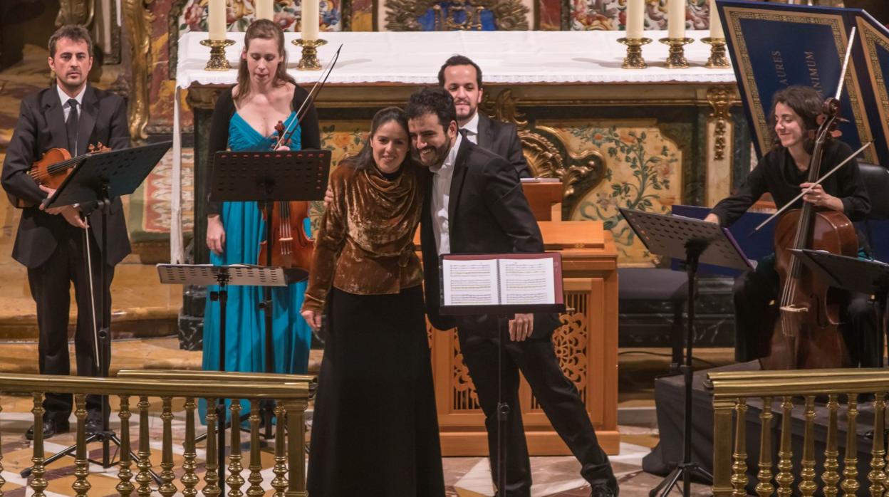 María Espada, soprano, con Javier Illán, director de la orquesta en una imagen de 2017