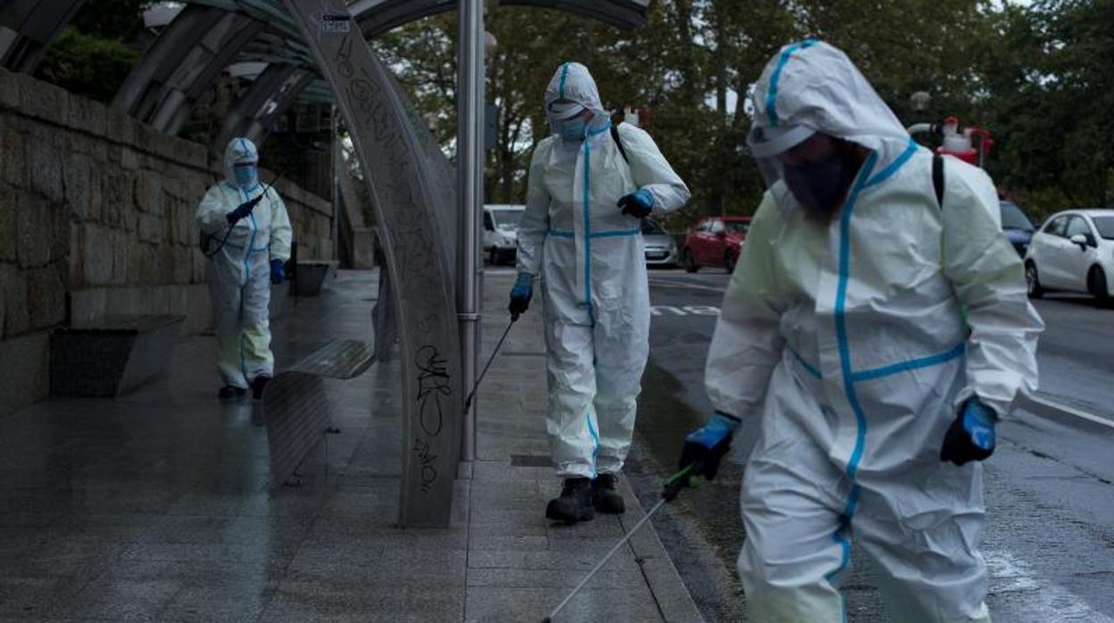 Labores de desinfección este martes en la ciudad de Orense