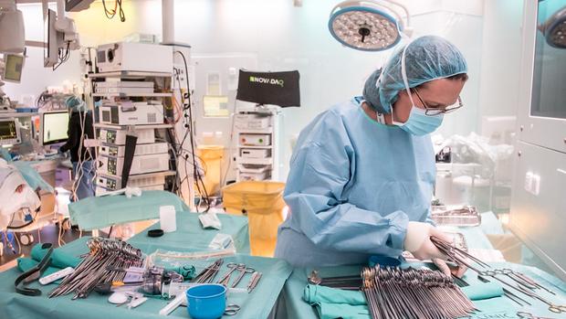 El Hospital Clínic de Barcelona cumple 25 años de neurocirugía puntera