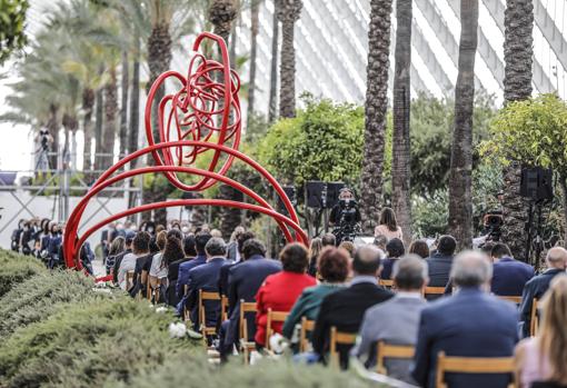 La Comunidad Valenciana homenajea a las víctimas del coronavirus para «llevarlas siempre en el corazón»