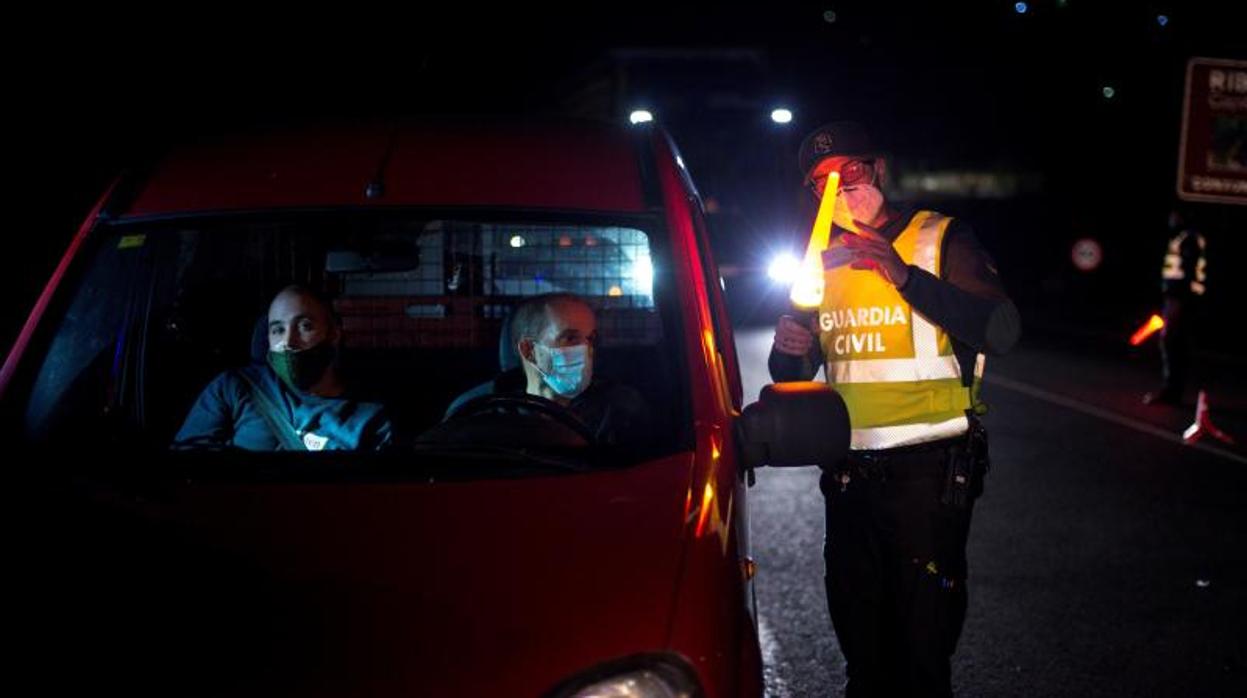 Controles en Orense al entrar en vigor la restricción de la movilidad