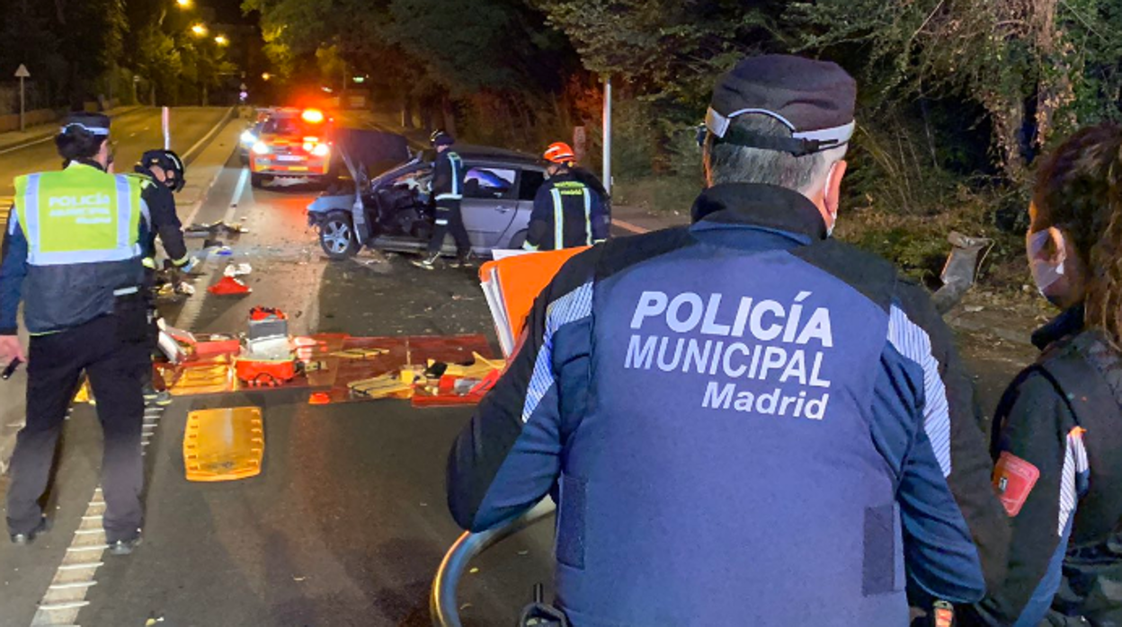 Imagen del estado del vehículo tras el accidente en la avenida del Cardenal Herrera Oria