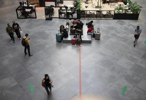 Vestíbulo de la estación de Atocha, con pocos viajeros