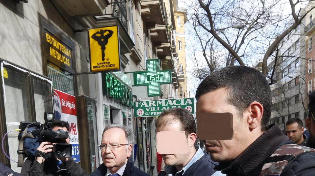 Migel Bernad es conducido a la sede de Manos Limpias tras su detención en el caso Nelson, el 15 de abril de 2016