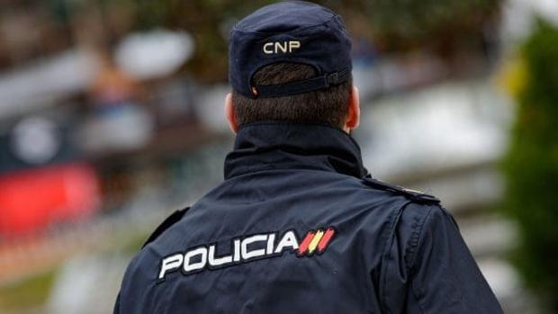 Detenido un hombre por la caída al vacío desde un tercer piso de una joven de 18 años