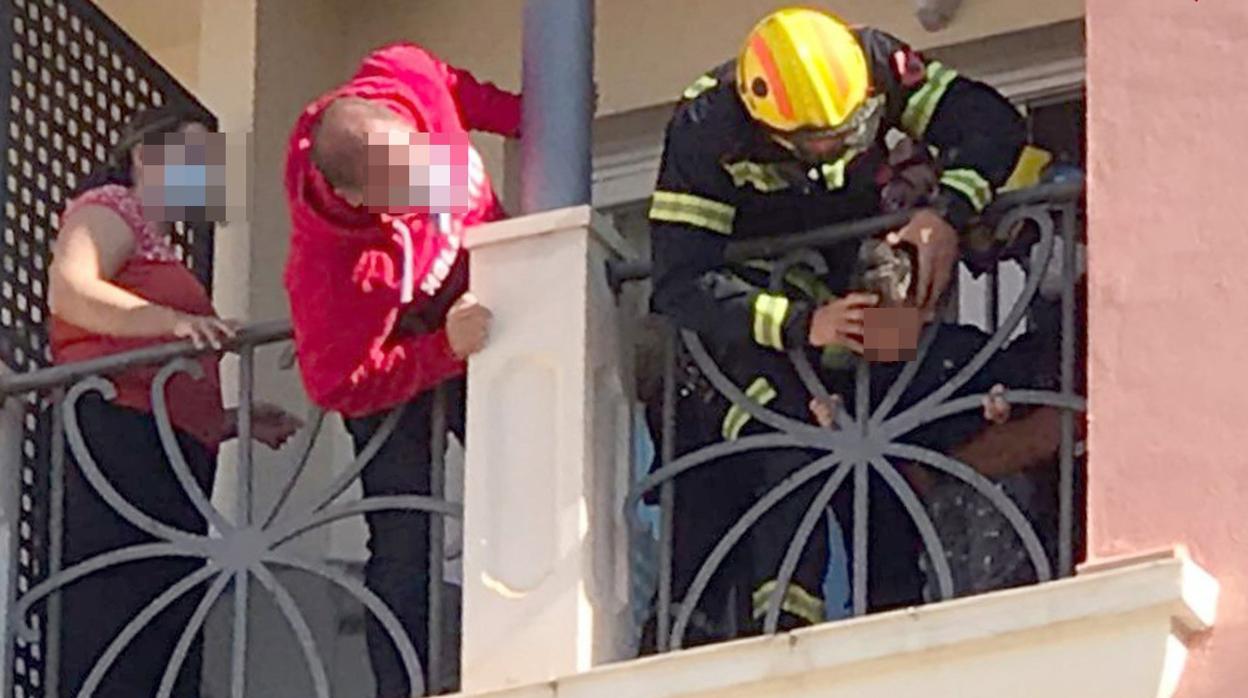 Imagen del rescate en un hotel de Mutxamel (Alicante)