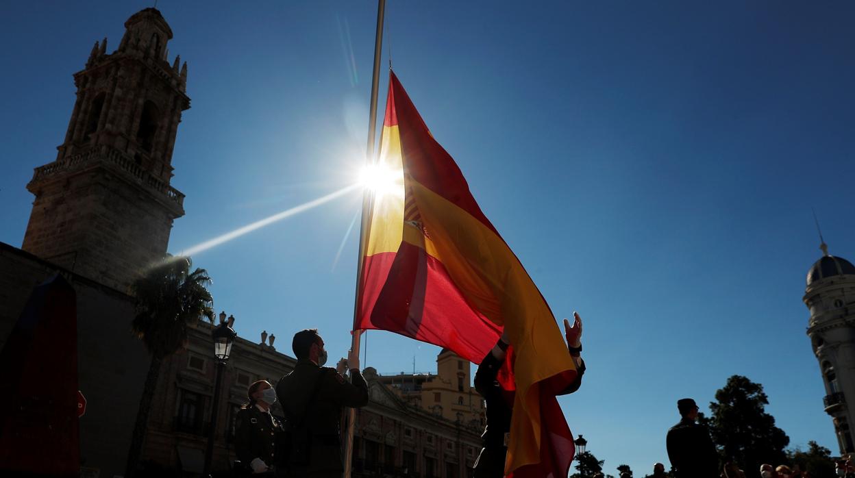 Imagen tomada este lunes en Valencia durante uno de los actos con moivo del Día de la Fiesta Nacional