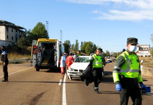 Fallece un motorista de 83 años tras saltarse un STOP y chocar contra un coche en Ciudad Rodrigo