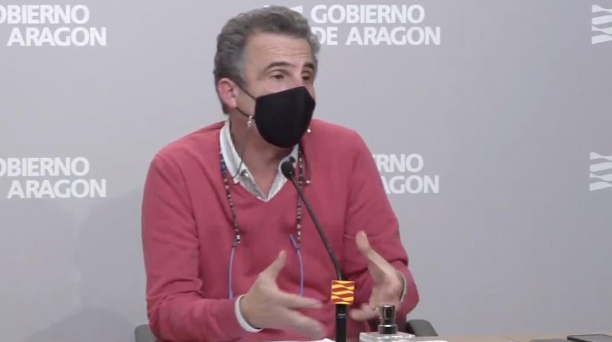 Francisco Javier Falo, director general de Salud Pública del Gobierno aragonés, en la rueda de prensa en la que anunció la alerta sanitaria para Teruel, Cella y Épila