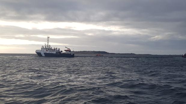 Activan el nivel medio de emergencia por una mancha de fuel cerca de la ría de Arousa