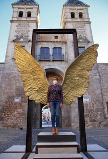 Llega a la Puerta de Bisagra la escultura «Alas de México»