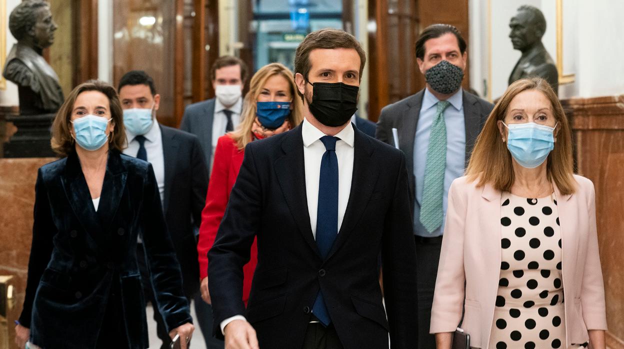 Pablo Casado, junto a Ana Pastor, Cuca Gamarra y Ana Beltrán, hoy en el Congreso